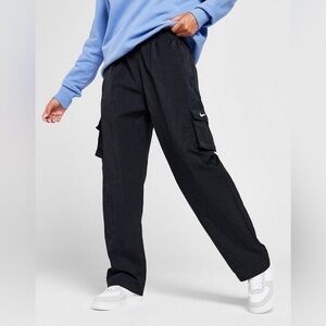Nike Women’s Sportswear Essential Woven Oversized Cargo Pants DO7209 Black Large